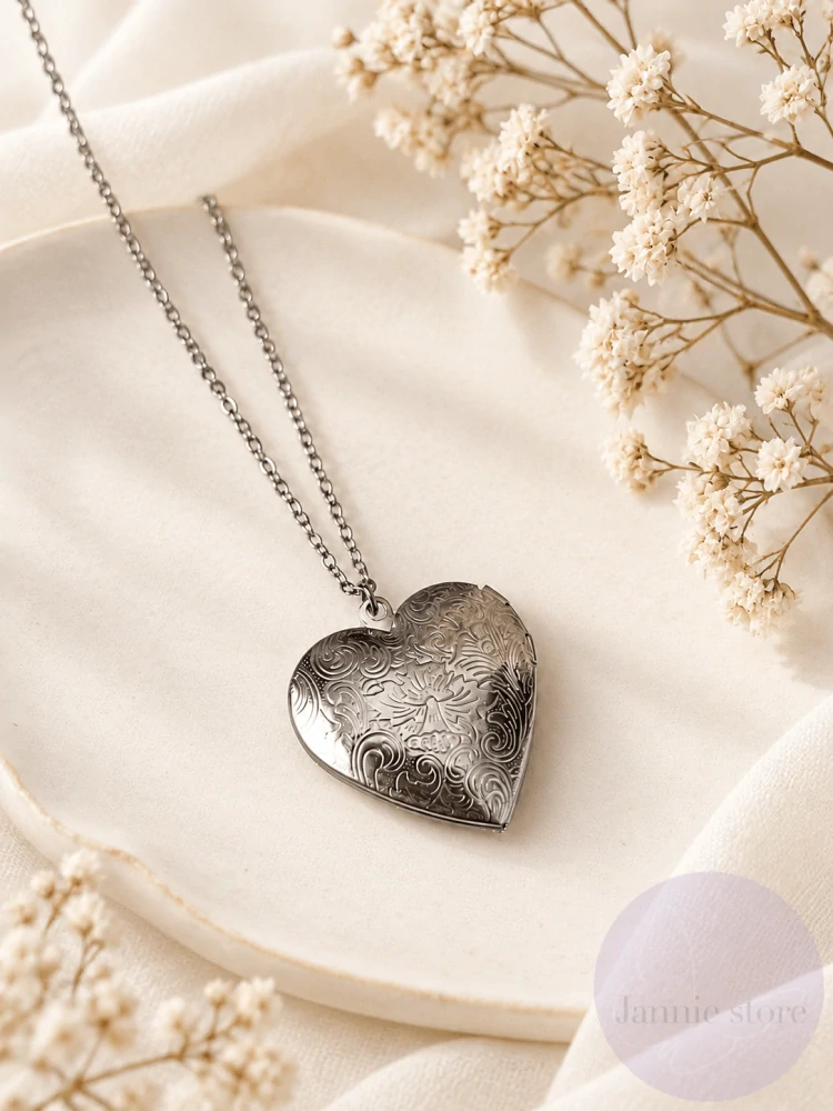 Vintage Heart Pendant - Flowers