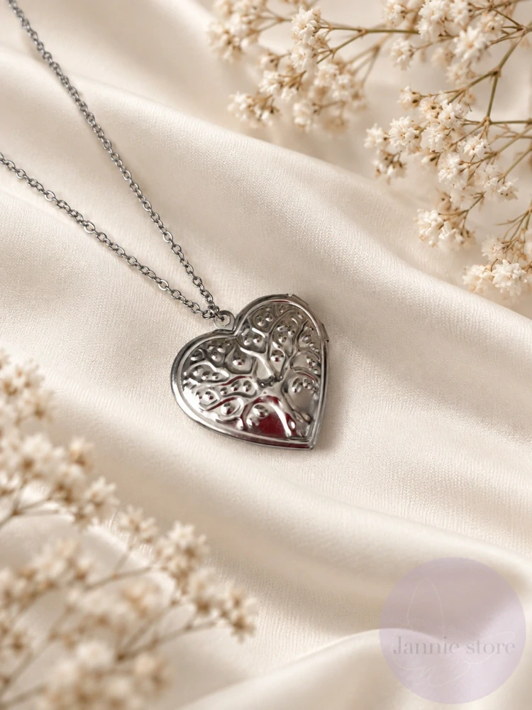 Vintage Heart Pendant - Tree