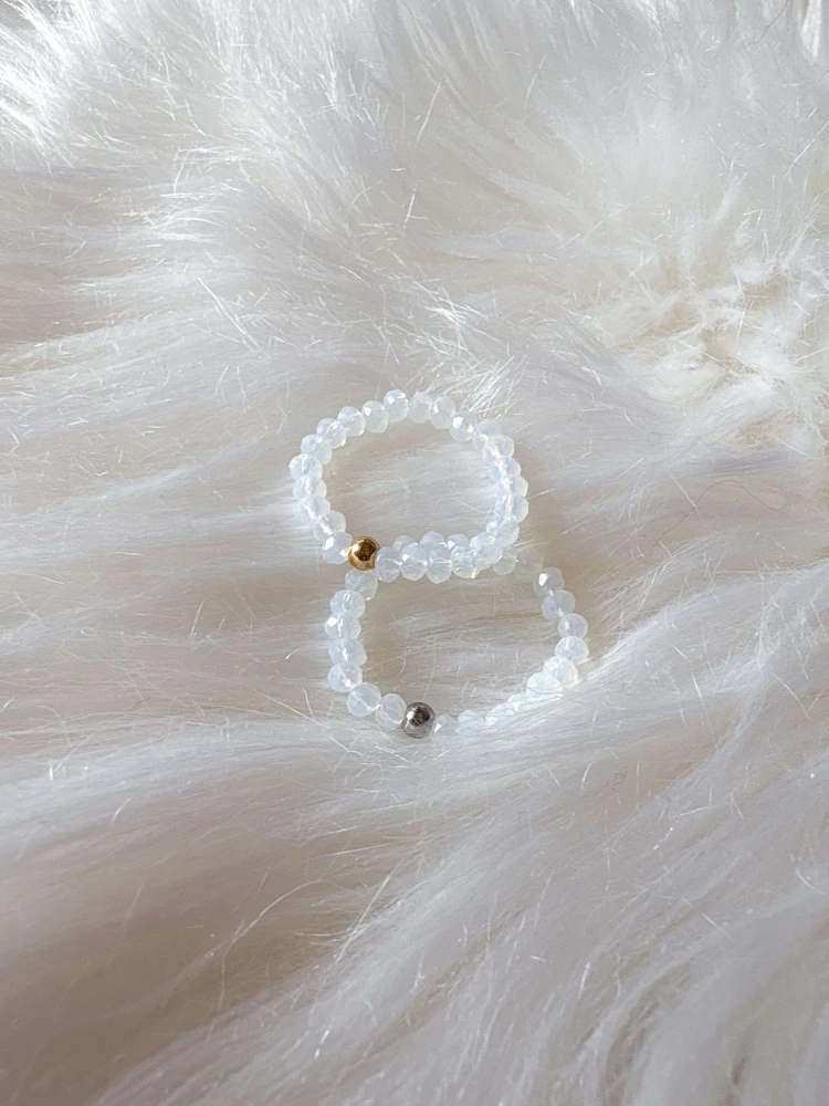 Minimalistic Ring White w Dot