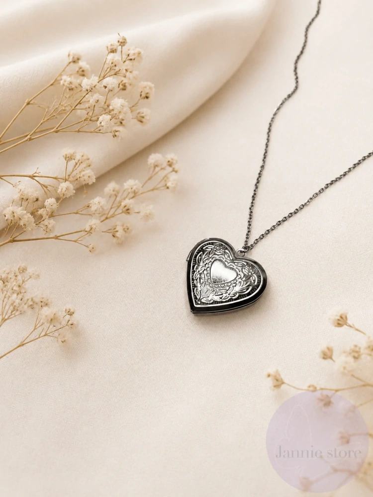 Vintage heart pendant - large