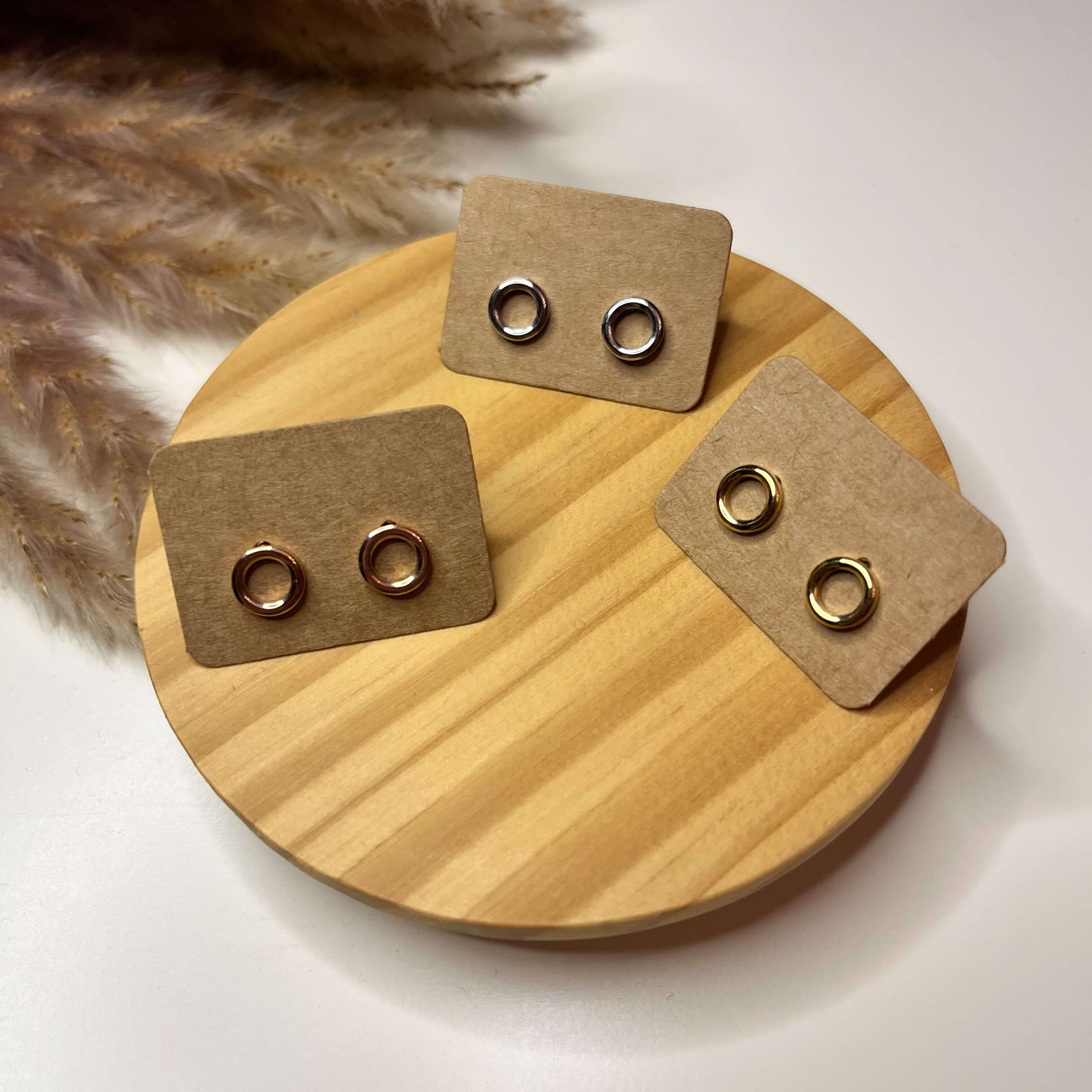 Minimalistic Rings