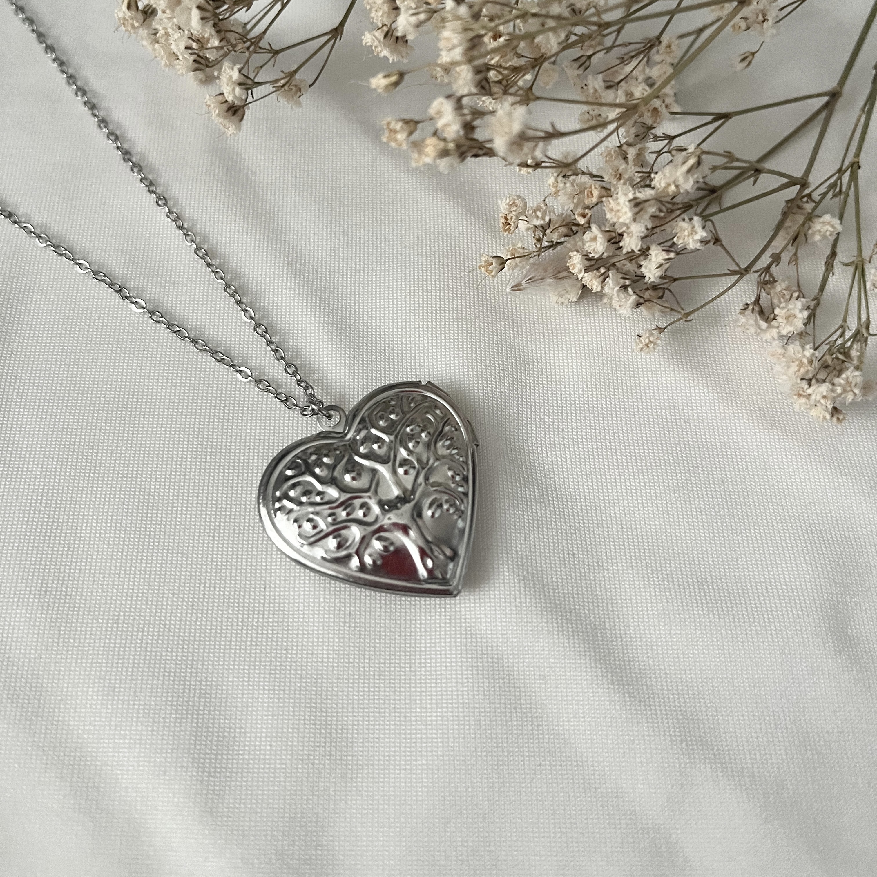 Vintage heart pendant - tree