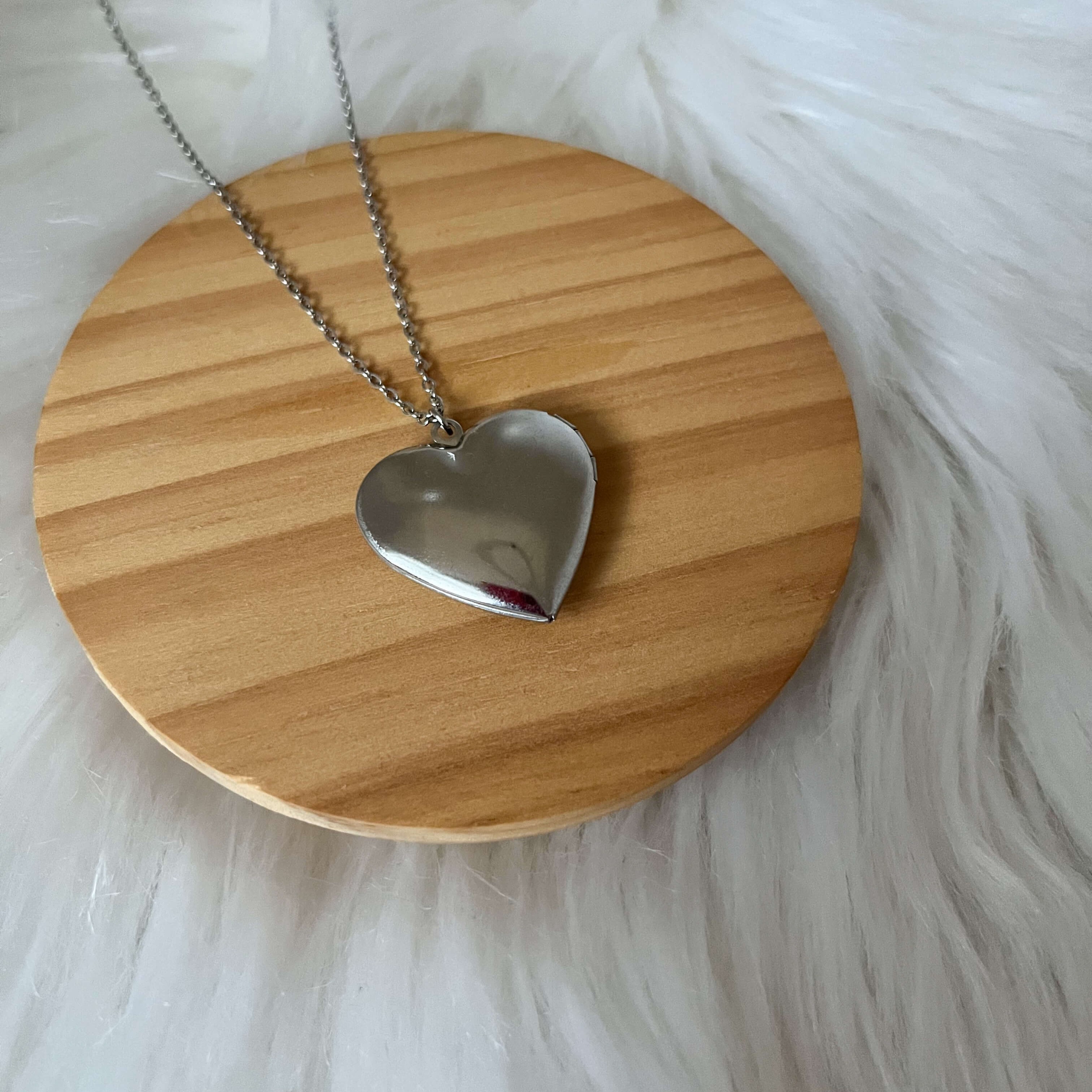 Vintage heart pendant - clear