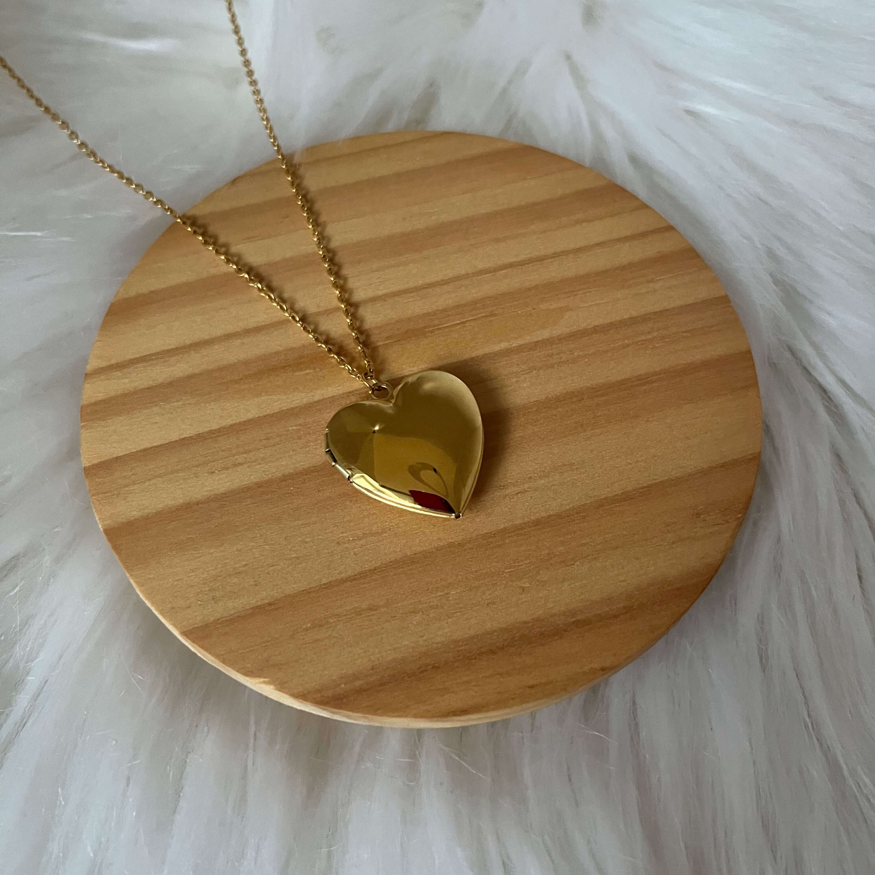 Vintage heart pendant - clear gold