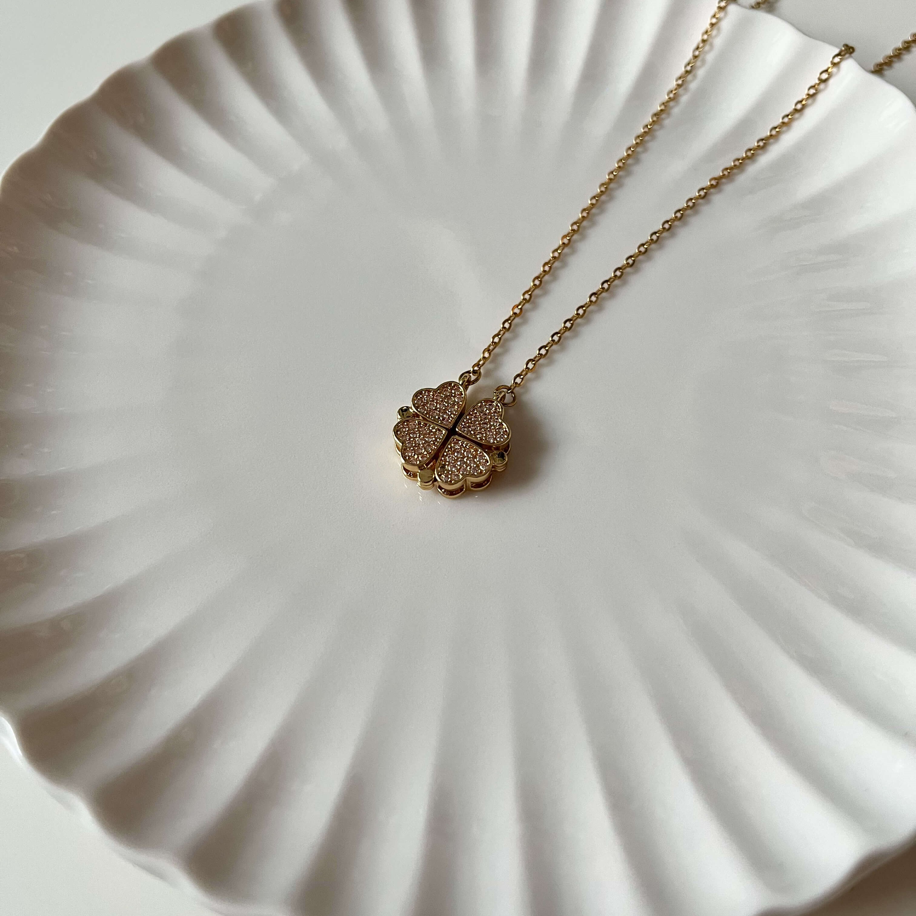 Four-leaf Clover w Small zircon