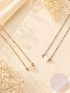 Minimalistic Pearly Necklace