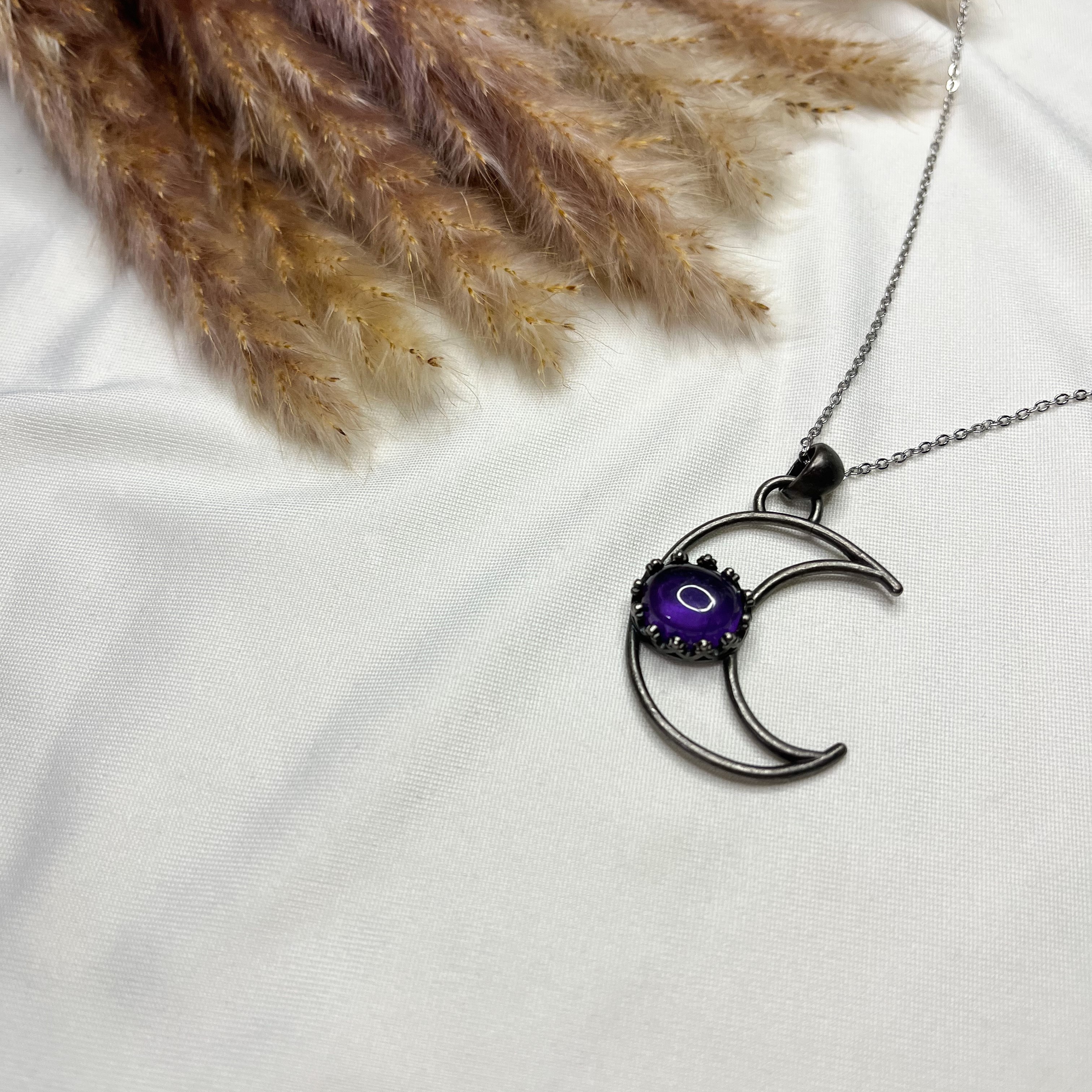 Moon necklace w amethyst