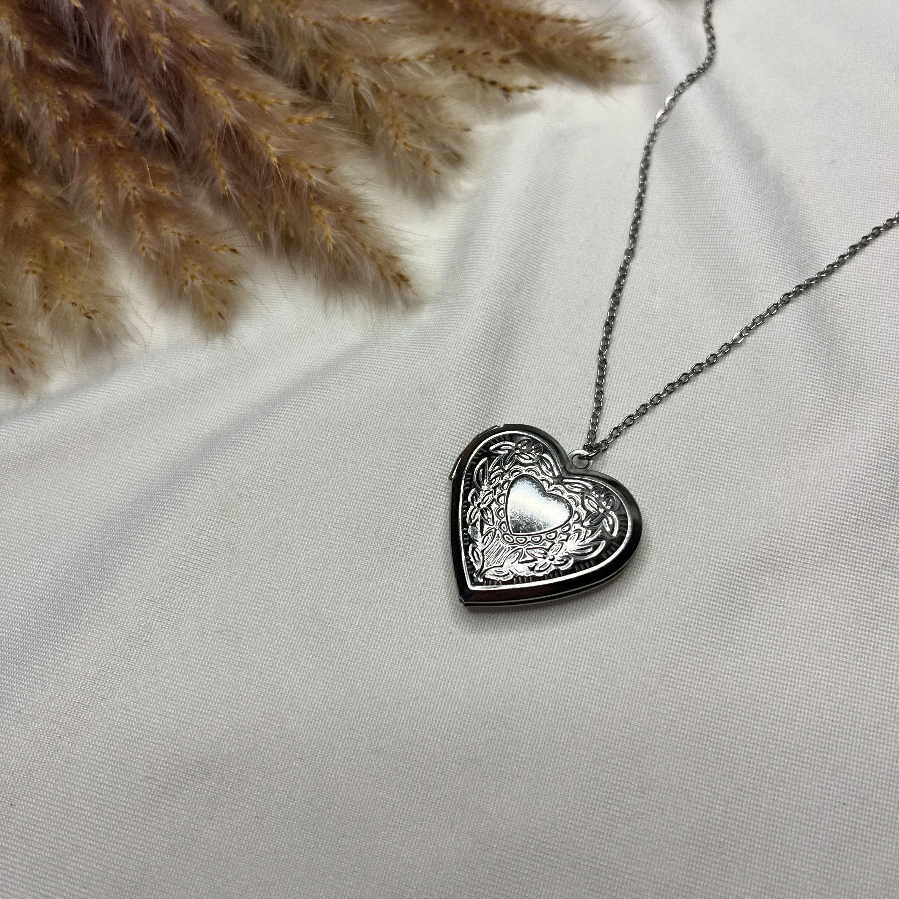 Vintage heart pendant - large