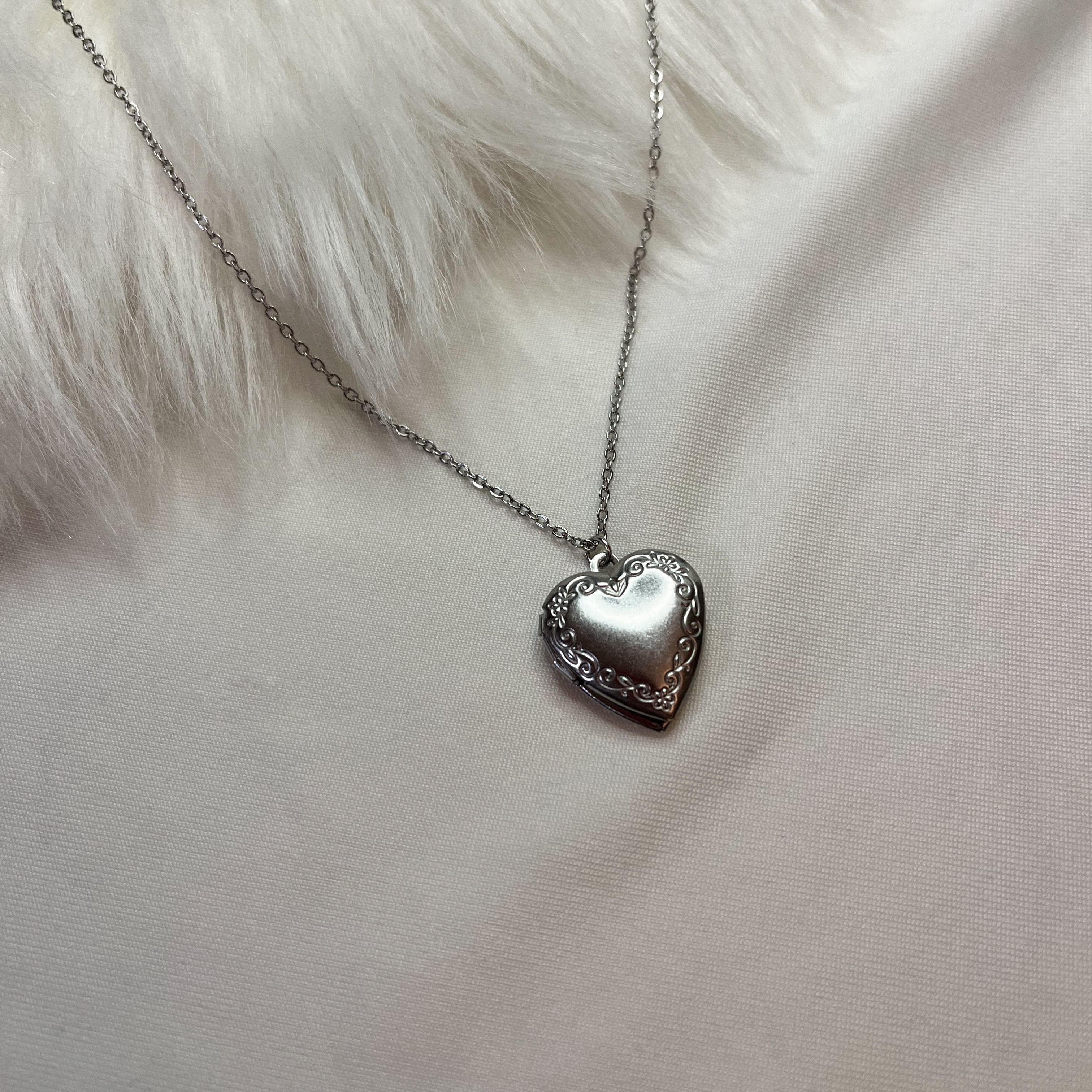 Vintage heart pendant - small