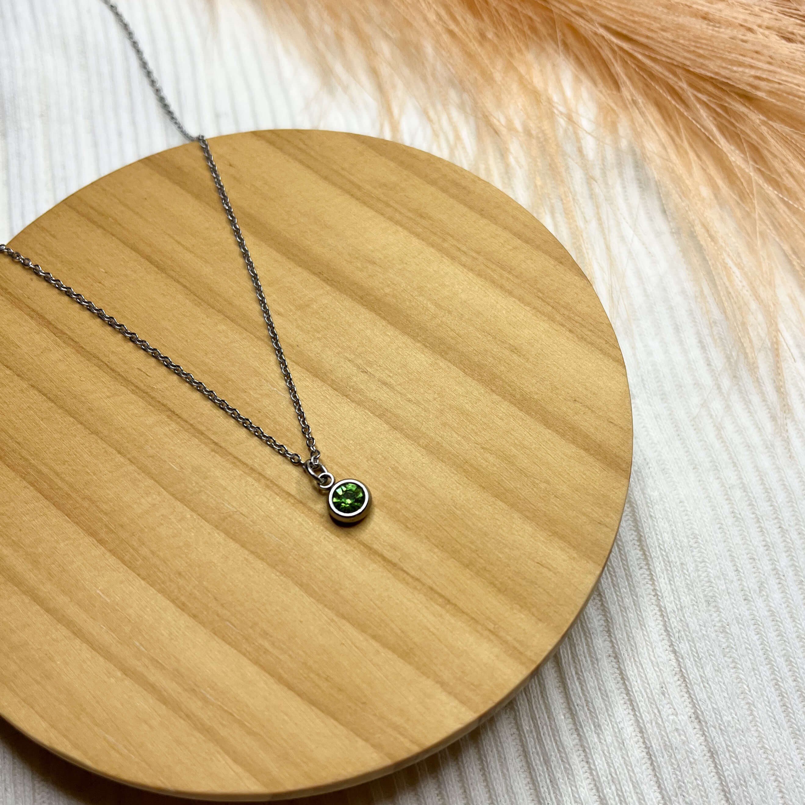 Minimalistic gemstone