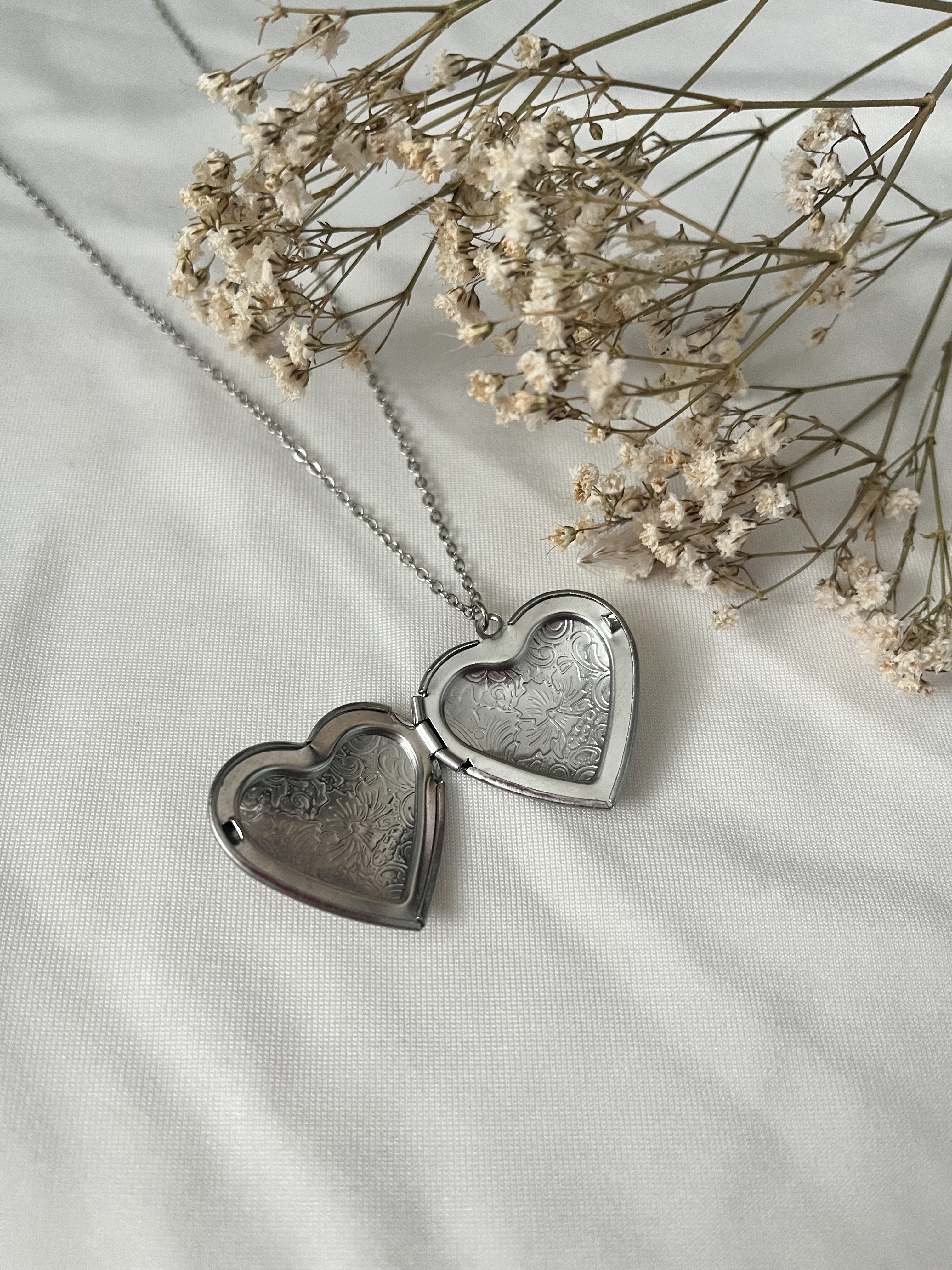Vintage heart pendant - flowers