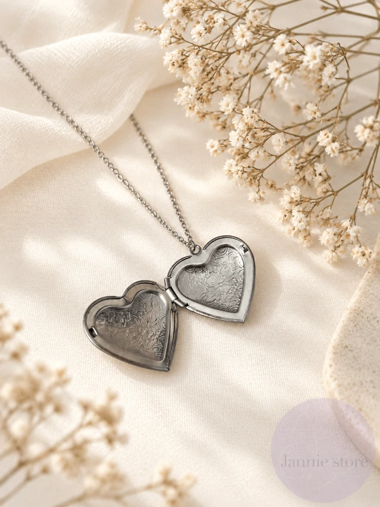 Vintage Heart Pendant - Flowers