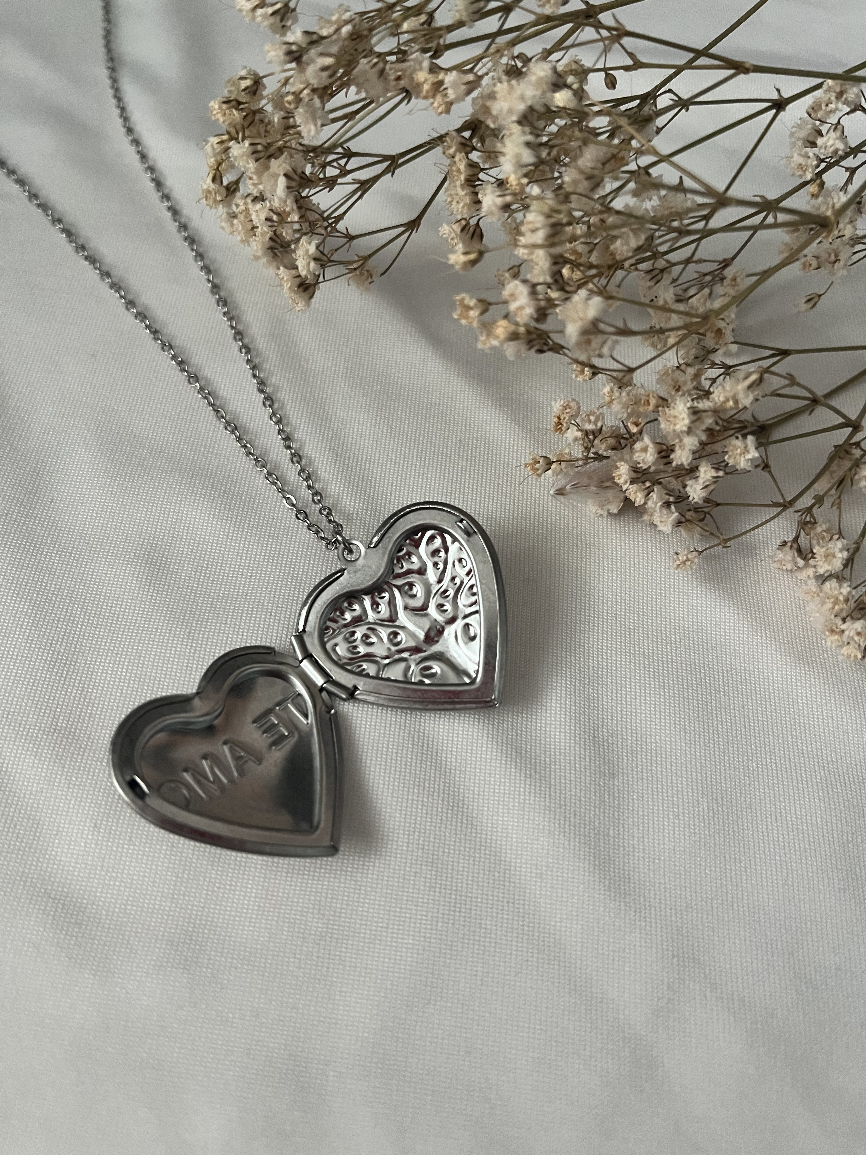 Vintage heart pendant - tree