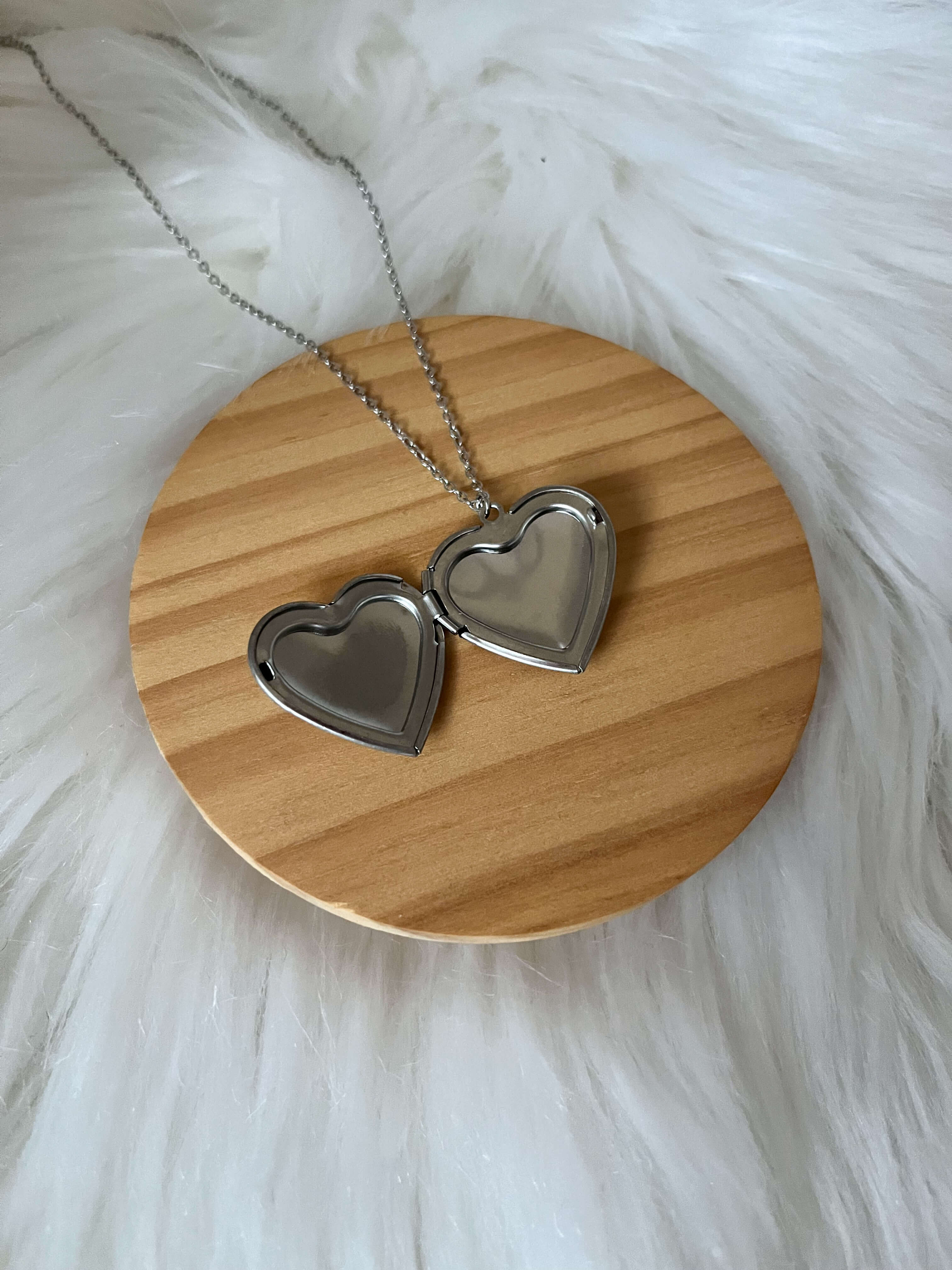 Vintage heart pendant - clear