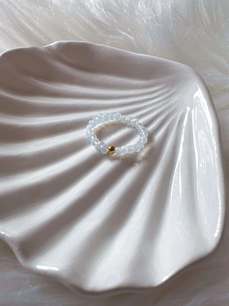Minimalistic Ring White w Dot