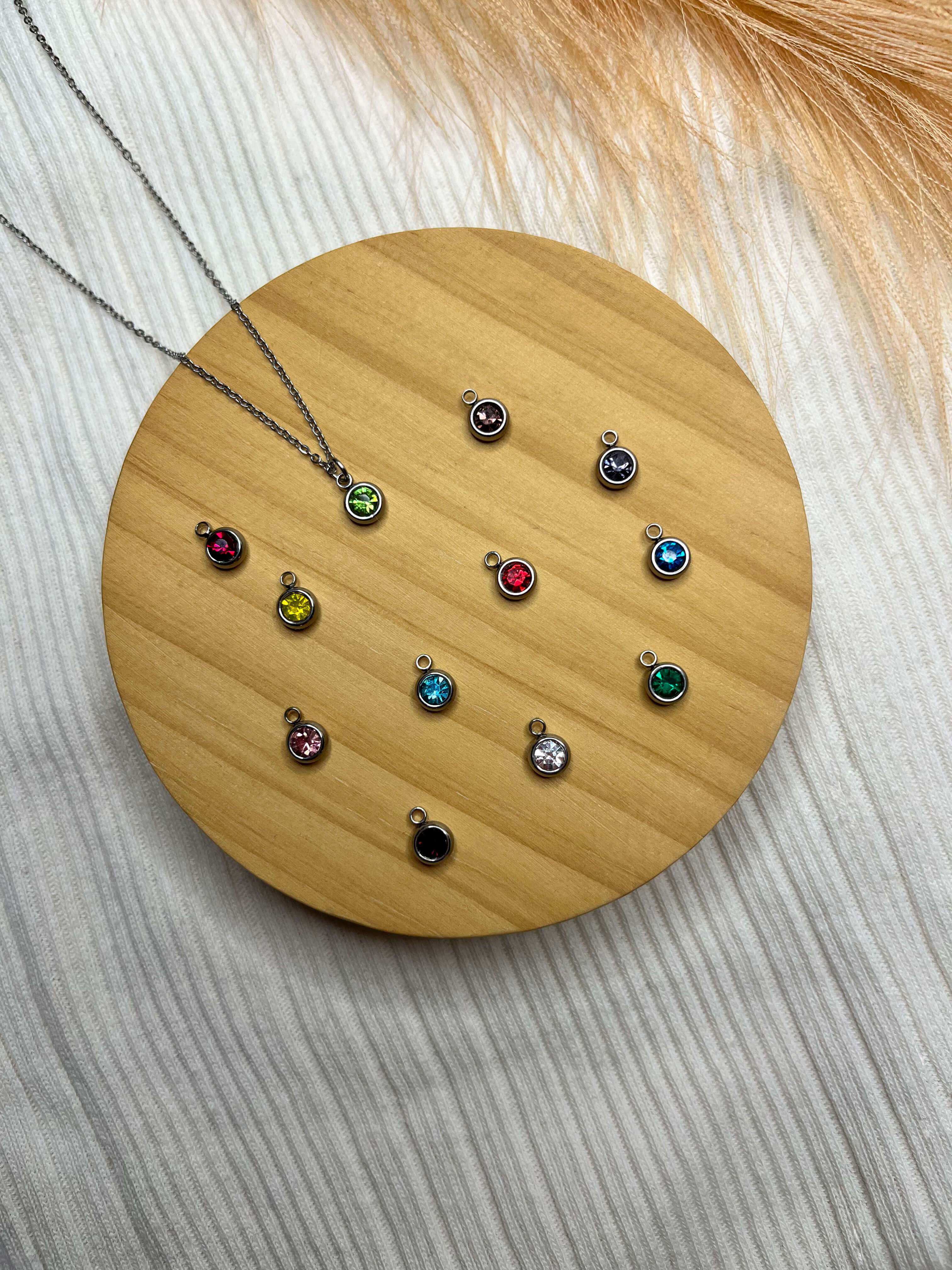Minimalistic gemstone