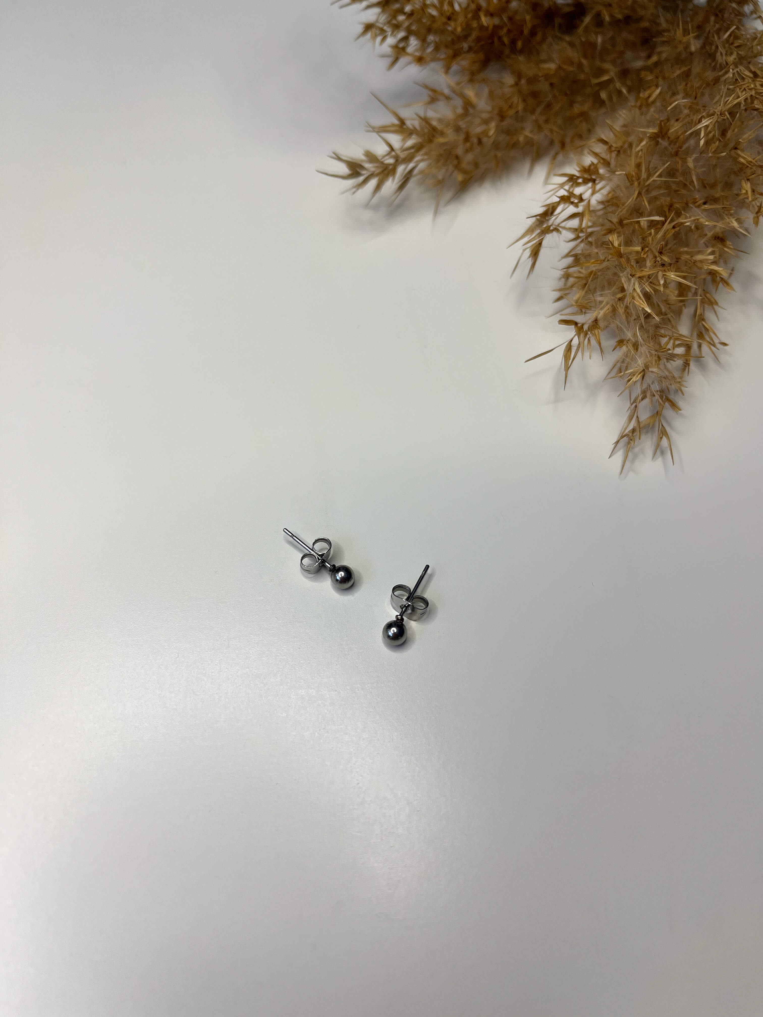 Minimalistic Dot Earrings