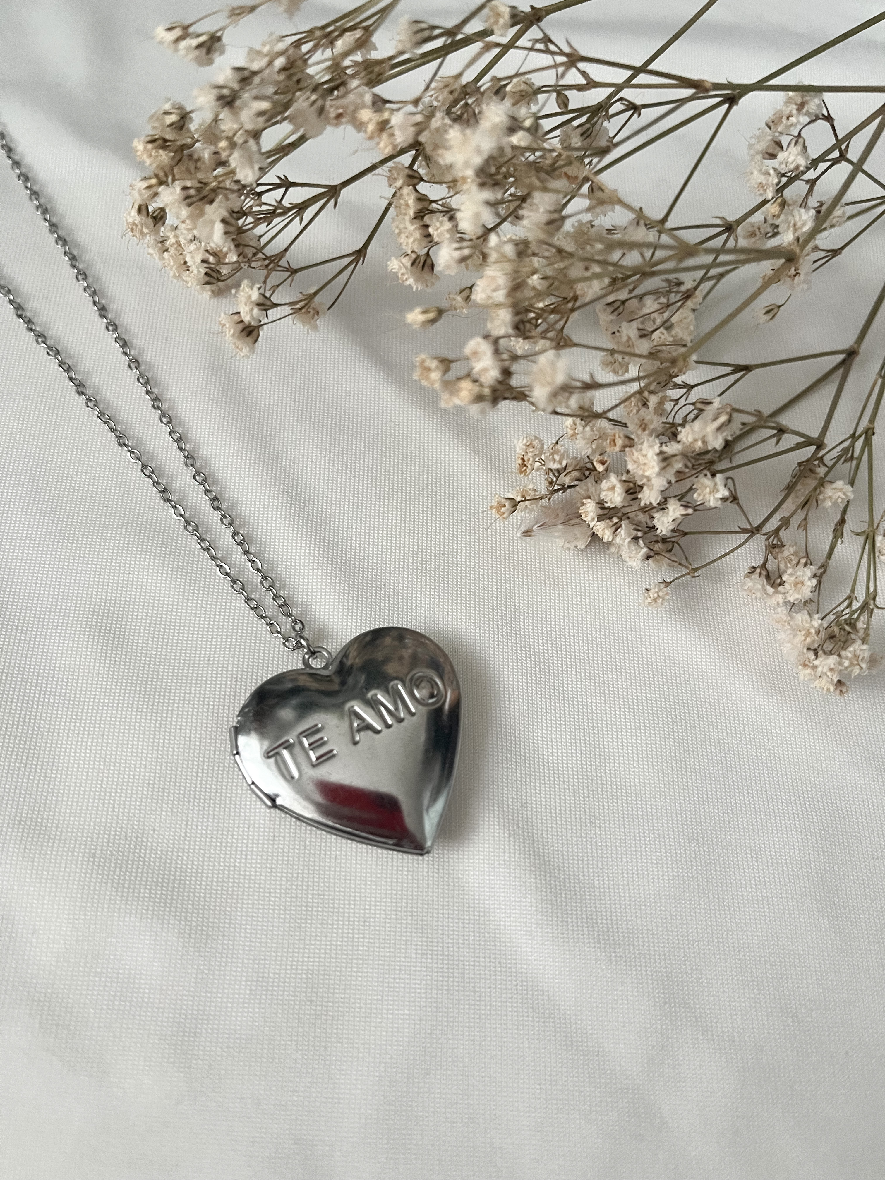 Vintage heart pendant - tree