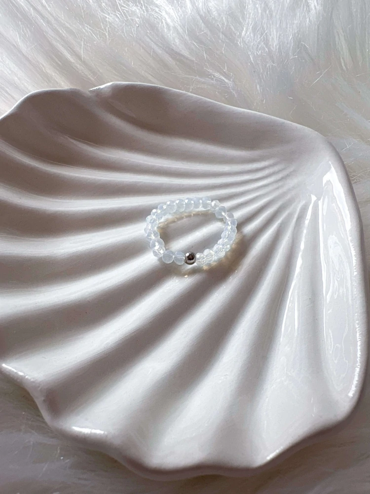 Minimalistic Ring White w Dot