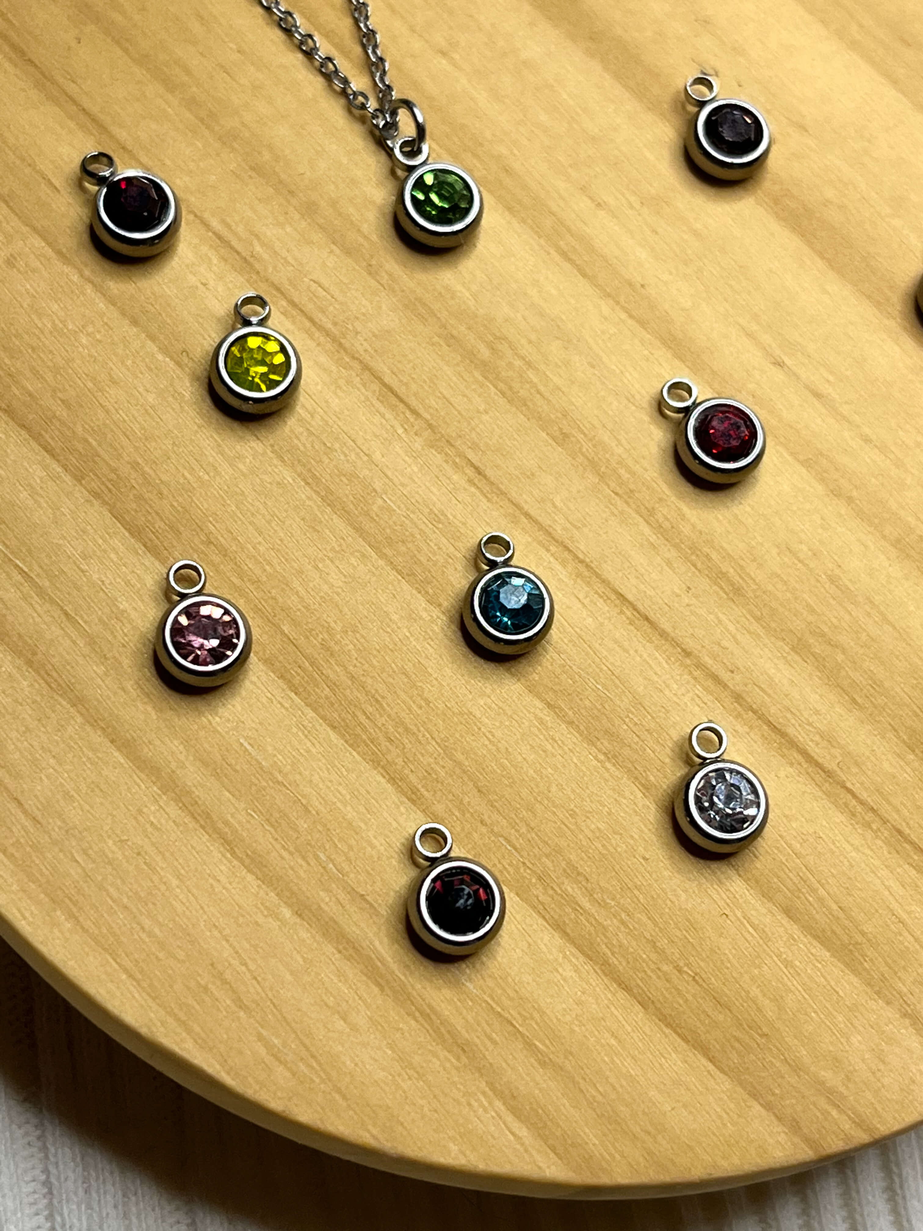 Minimalistic gemstone