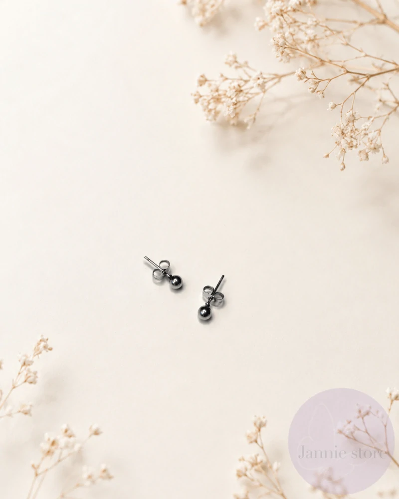 Minimalistic Dot Earrings