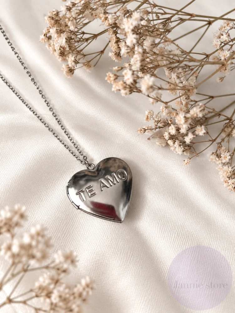 Vintage Heart Pendant - Tree